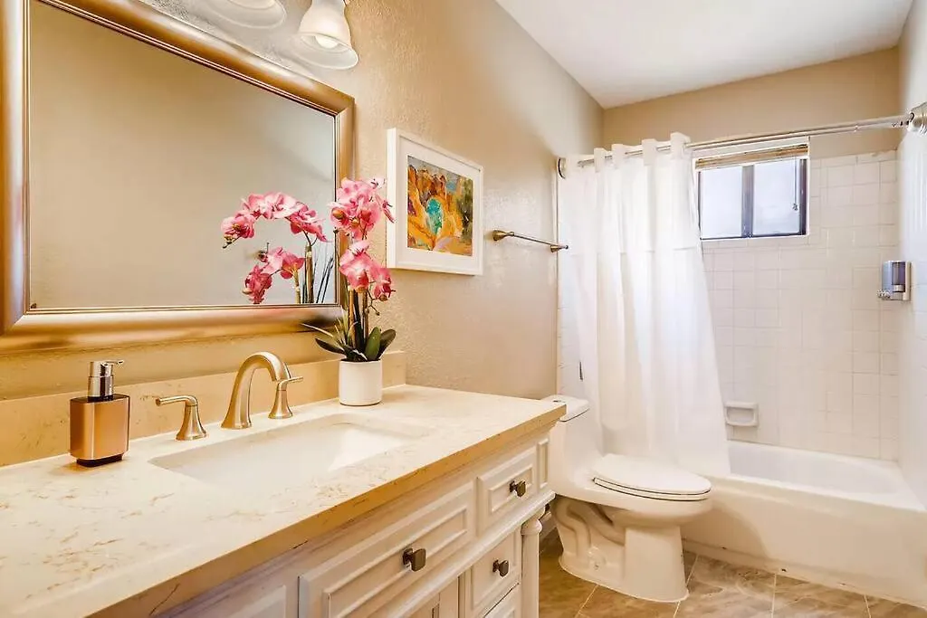 Above Average Airbnb - Pool + Games Phoenix 0*,  United States